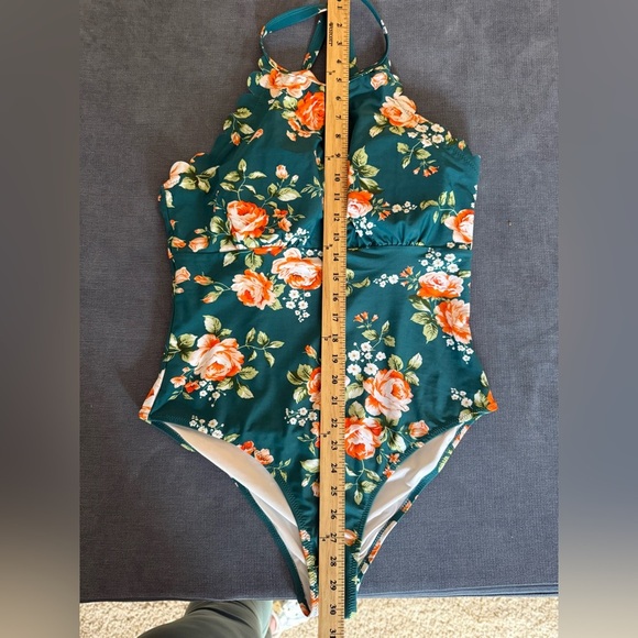 Cupshe Womens One Piece Swimsuit SZ XL Green Floral Scalloped Criss Cross Back - Picture 12 of 12